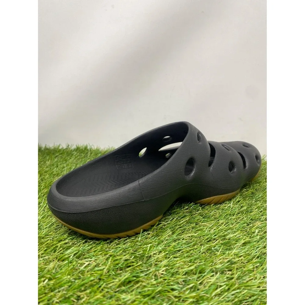 Keen Yogui Arts Mens Size 11 Slide Clogs Black Slip On Resistant Water Sandal